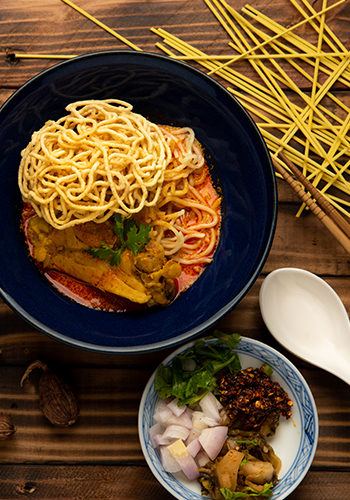 Curried-Noodle-Soup-with-chicken-Khao-Soi-kai