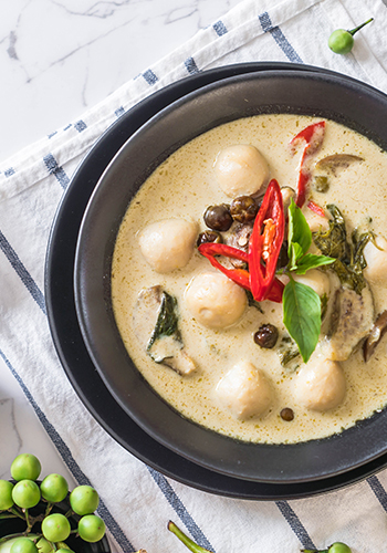 Green-curry-with-fish-ball